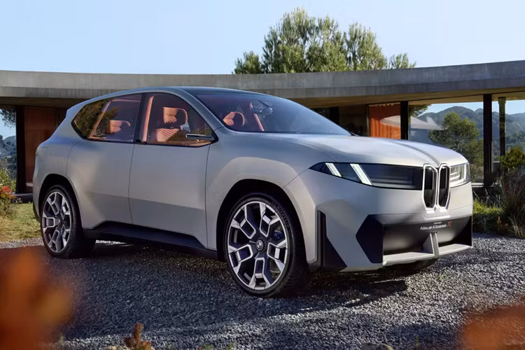 Mẫu SAV có thiết kế hiện đại này chính là mẫu xe thứ hai trong số sáu mẫu Concept chạy điện được phát triển dựa trên nền tảng BMW Neue Klasse X Concept mới. Những mẫu xe thuộc dòng Neue Klasse được dự kiến sẽ ra mắt thị trường từ năm 2025 đến năm 2027.