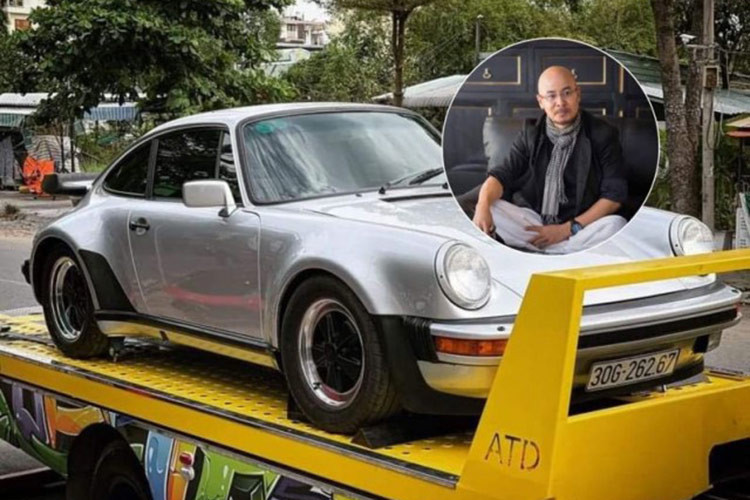 Bên cạnh đam mê sưu tầm các mẫu siêu xe đến từ thương hiệu Ferrari, Aston Martin... doanh nhân Đặng Lê Nguyên Vũ, còn có biệt danh "vua cà phê" Việt Nam cũng rất thích thú săn lùng các mẫu xe Porsche, trong đó dòng xe Porsche 930 Turbo đặc biệt nhận được sự quan tâm rất lớn.