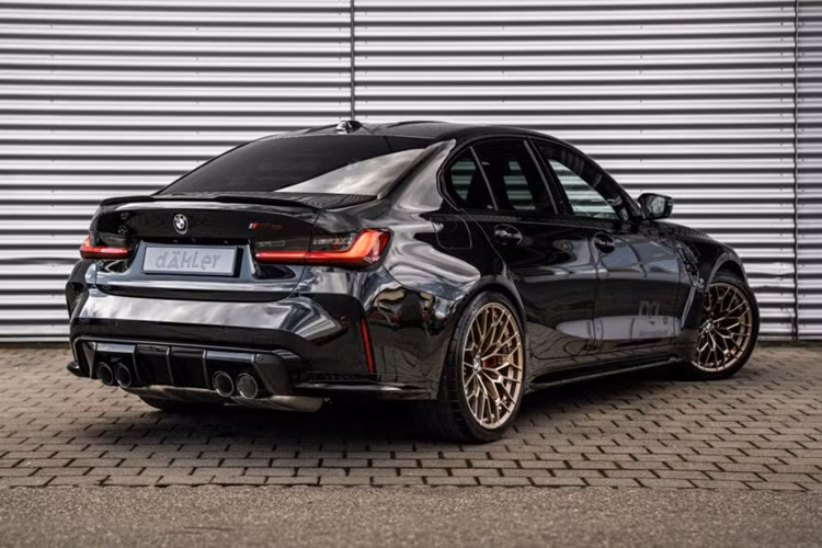 BMW M3 CS tiêu chuẩn sẽ sớm có phiên bản Coupe là M4 CS. Hiện tại, giá bán cho gói nâng cấp này vẫn chưa được thương hiệu công bố.