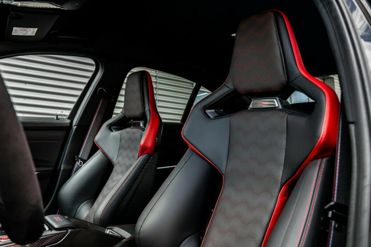 Khối động cơ 6 xi-lanh tăng áp kép, dung tích 3.0 lít, sản sinh công suất 543 mã lực và mô-men xoắn cực đại 649 Nm đã được nâng cấp với mức công suất mới đạt mốc 630 mã lực và mô-men xoắn 740 Nm.