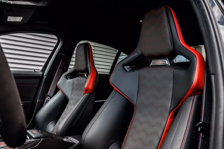 Khối động cơ 6 xi-lanh tăng áp kép, dung tích 3.0 lít, sản sinh công suất 543 mã lực và mô-men xoắn cực đại 649 Nm đã được nâng cấp với mức công suất mới đạt mốc 630 mã lực và mô-men xoắn 740 Nm.