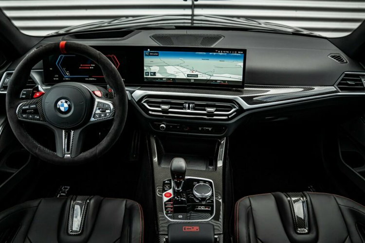 Những người sở hữu BMW M3 không muốn thay hệ thống phuộc độ thì họ còn có thể thể lựa chọn loại lò xo hạ thấp rẻ hơn giúp giảm chiều cao xe đi 24 mm ở phía trước và 3 mm ở phía sau. Xe cũng đã được hãng độ nâng cấp khối động cơ với gói nâng cấp Stage 1.