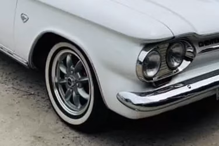 Tên "Corvair" lần đầu tiên được áp dụng vào năm 1954 tại triển lãm Motorama cho một khái niệm dựa trên Corvette với mui cứng kiểu fastback. Khi áp dụng cho các mẫu sản xuất, phần "không khí" ám chỉ hệ thống làm mát của động cơ.