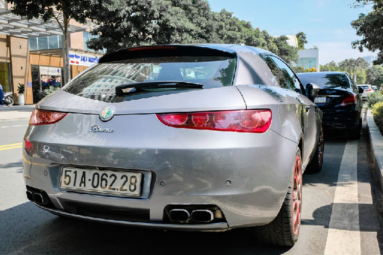 Động cơ 1.742 cc này có tính năng phun trực tiếp và điều khiển van biến thiên trên cả cam đầu vào và cam xả, đồng thời tạo ra công suất 197 mã lực và mô-men xoắn 320 Nm. Xe sử dụng hộp số sàn 6 cấp.