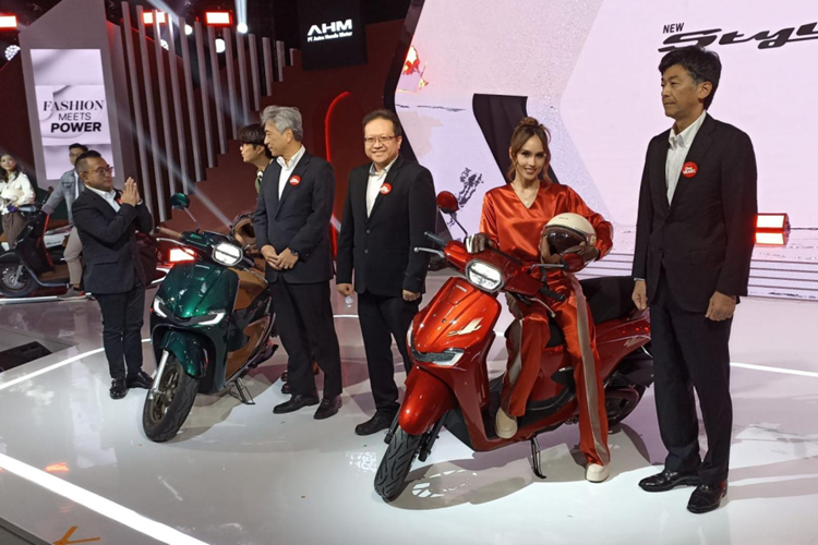 Mới đây, hãng Honda đã ra mắt một mẫu xe ga hoàn toàn mới mang tên Stylo 160 ở thị trường Indonesia. Theo công bố, Honda Stylo 160 2024 mới là mẫu xe ga nhắm vào phân khúc cao cấp với thiết kế đầy phong cách.