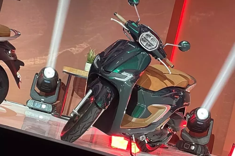 Tại thị trường Indonesia, mức giá xe Honda Stylo 160 2024 bán ra từ 27,55 triệu Rupiah (khoảng 43 triệu đồng) cho phiên bản CBS và 30,425 triệu Rupiah (47 triệu đồng) cho bản ABS.