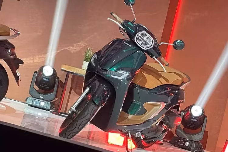 Tại thị trường Indonesia, mức giá xe Honda Stylo 160 2024 bán ra từ 27,55 triệu Rupiah (khoảng 43 triệu đồng) cho phiên bản CBS và 30,425 triệu Rupiah (47 triệu đồng) cho bản ABS.