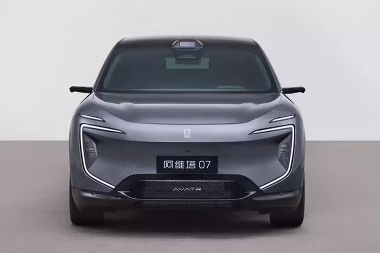 Đây là phương tiện sử dụng năng lượng mới cỡ trung có sẵn với các biến thể BEV và EREV. Avatr 07 có công suất lên tới 590 mã lực và pin LFP từ CATL. Phiên bản EREV của nó có phạm vi hoạt động điện lên tới 188 km. Avatr 07 trước đây được biết đến với tên mã Avatr 15 .
