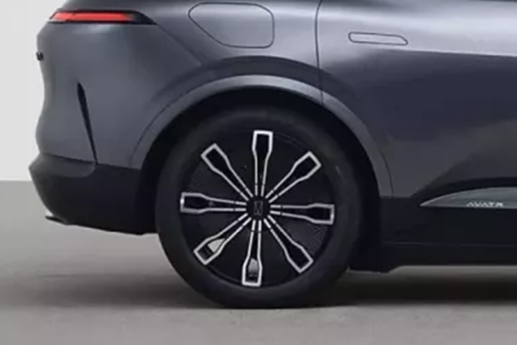 Nó có động cơ điện XTDM39 của Deepal ở trục sau và động cơ điện tử XYDM05 của Chongqing Tsingshan Industrial ở phía trước. Công suất cực đại của nó lần lượt là 188 kW và 252 kW. Tổng công suất của Avatr 07 đạt 440 kW (590 mã lực).