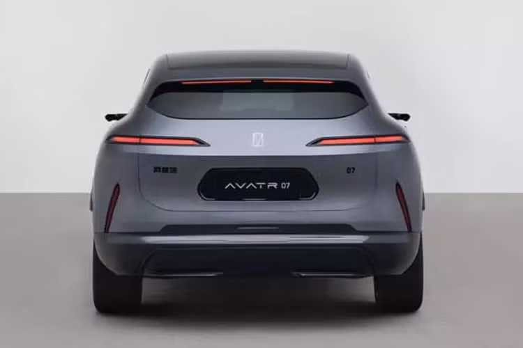 Dưới mui xe, phiên bản này có động cơ ICE JL469ZQ1 1,5 lít từ Changan với công suất cực đại 115 kW (154 mã lực). Biến thể 4WD của Avatr 07 sử dụng hai động cơ điện (AYDM01/ATDM01) với công suất tổng hợp là 362 kW (485 mã lực).