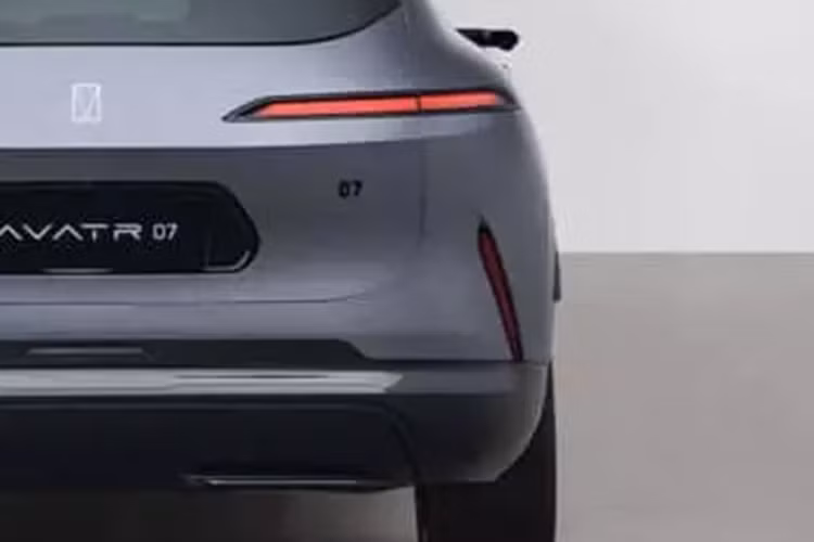 Công suất cực đại của RWD Avatr 07 đạt 252 kW (338 mã lực). Pin LFP do CATL sản xuất cung cấp năng lượng cho nó. Tốc độ tối đa của nó đạt tới 200 km/h. Biến thể 4WD của Avatr 07 chạy điện cũng từ chối sử dụng động cơ điện của Huawei.