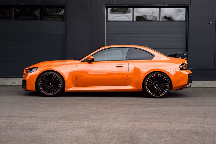 Chiếc xe này hiện được trang bị bộ mâm xe thể thao có hai kiểu dáng và kích thước 20×9 ở phía trước và 21×10,5 ở phía sau đi kèm với bộ lốp 285/30 và 295/25 tương ứng.