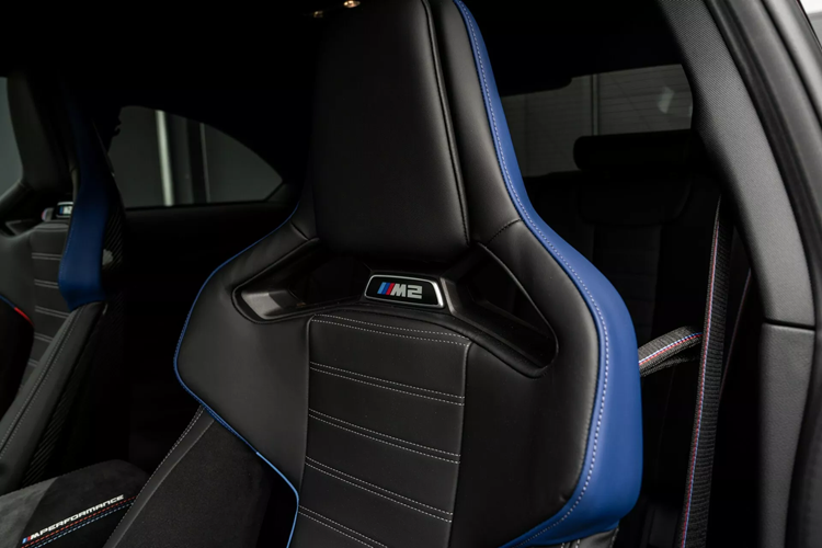 Ngoài ra, khối động cơ sáu xi-lanh tăng áp kép 3.0 lít S58B30 của M2 đã chứng tỏ khả năng phản ứng rất nhanh với các sửa đổi, vì vậy G-Power đã phát triển ba tùy chọn sức mạnh cho xe bao gồm bộ trang bị cơ bản nâng công suất từ 453 mã lực và 550 Nm lên 592 mã lực và 720 Nm.