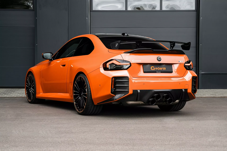 Vào tháng 7, Dahler đã nâng cao hiệu suất của chiếc xe thể thao với gói Stage 2, cho phép xe đạt công suất 621 mã lực và mô-men xoắn 750 Nm. Hãng độ Extreme Navy gần đây cũng đã nâng cấp M2, điều chỉnh thiết kế và tinh chỉnh động cơ để tạo ra công suất 544 mã lực từ động cơ sáu xi-lanh.