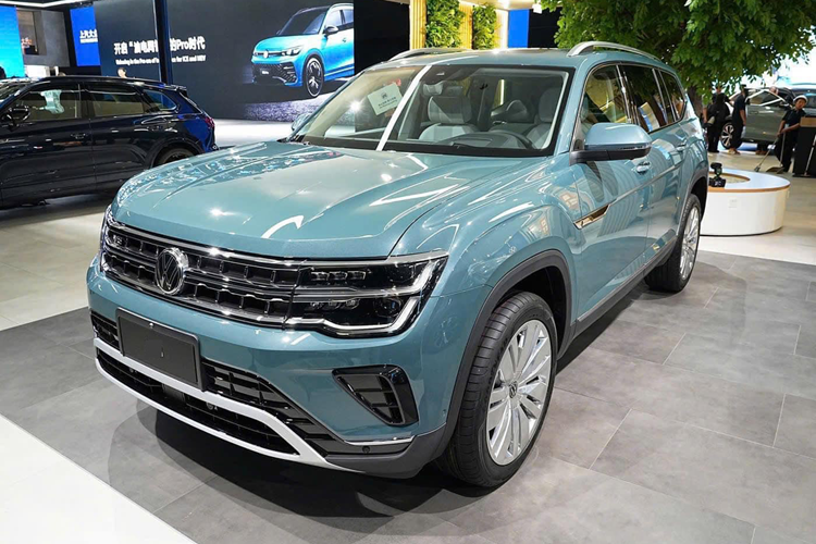 Động cơ xe Teramont 2024 sắp ra mắt tại Việt Nam được tiết lộ đi kèm với hộp số DSG thế hệ mới với hệ dẫn động 4Motion, trợ lực lái điện biến thiên Servotronic. Hiện mức giá xe Volkswagen Teramont 2024 vẫn chưa được hãng xe Đức hé lộ.