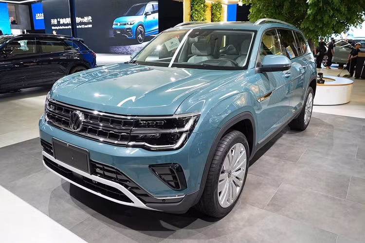 Động cơ xe Teramont 2024 sắp ra mắt tại Việt Nam được tiết lộ đi kèm với hộp số DSG thế hệ mới với hệ dẫn động 4Motion, trợ lực lái điện biến thiên Servotronic. Hiện mức giá xe Volkswagen Teramont 2024 vẫn chưa được hãng xe Đức hé lộ.