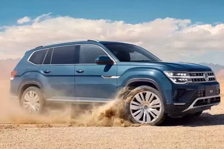 Thú vị hơn, hiện tại, các nhân viên bán hàng của Volkswagen đã giới thiệu về phiên bản Teramont President 2024 với nhiều thứ rất hay ho, đầu tiên, Volkswagen Teramont 2024 bản chủ tịch này chỉ được sản xuất giới hạn có đúng 88 chiếc tại Việt Nam. Ngoài ra, Volkswagen Teramont President 2024 sẽ chỉ có bản 6 chỗ ngồi, với ghế thương gia ở hàng thứ hai