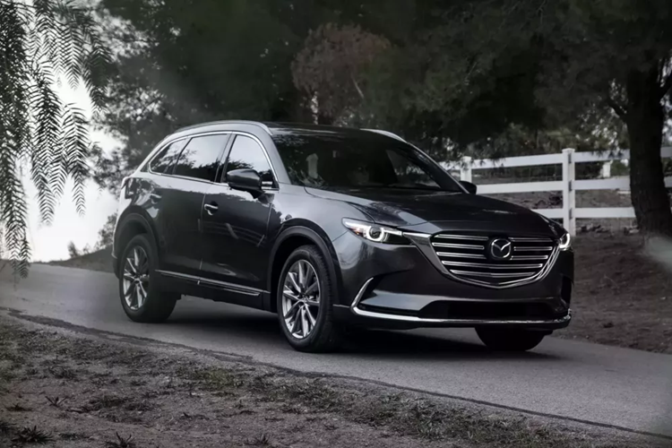 Mazda CX-9 (đời 2016-2023) Khoảng giá: 17.075 - 23.625 USD Ưu điểm: Phản hồi vô lăng nhạy, hệ thống lái chính xác, động cơ phản ứng nhanh, đáng tin cậy.