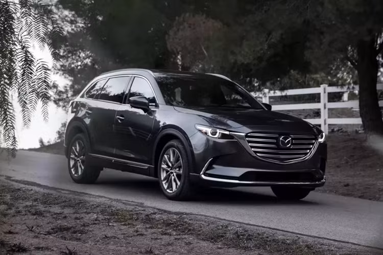 Mazda CX-9 (đời 2016-2023) Khoảng giá: 17.075 - 23.625 USD Ưu điểm: Phản hồi vô lăng nhạy, hệ thống lái chính xác, động cơ phản ứng nhanh, đáng tin cậy.
