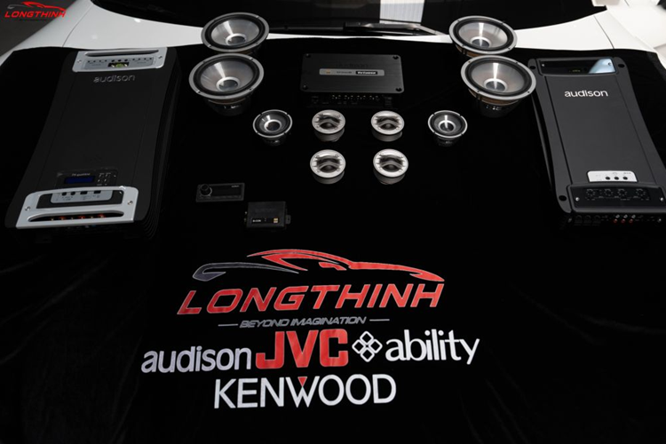 Trong đó, màn hình thông tin giải trí trung tâm với kích thước 10,9 inch và màn hình hành khách tùy chọn kết hợp với nhau đã tạo nên một không gian thực sự công nghệ cao hi-tech, cung cấp cho chủ nhân tất cả thông tin cần thiết.