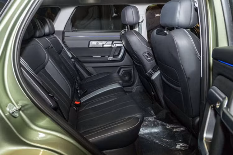 Cung cấp sức mạnh cho Jaecoo 7 là động cơ turbo có dung tích 1,6 lít, 4 xi-lanh thẳng hàng, sản sinh công suất tối đa 194 mã lực và mô-men xoắn cực đại 290 Nm. Đi kèm hộp số ly hợp kép 7 cấp. Jaecoo 7 có khả năng tăng tốc từ 0-100 km/h trong 8 giây.