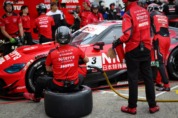 Mẫu Concept X-Trail Remastered cũng tương tự, nhưng được phát triển dựa trên mẫu crossover thế hệ trước. Nissan còn đem tới một chiếc xe đa năng thiết kế dựa trên mẫu Caravan sẽ được trang bị pin có nguồn gốc từ Leaf cũng như các tấm pin mặt trời.