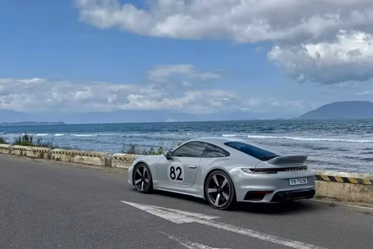 Khá với những bóng hồng khác, mẹ của Suchin và Sutin lại rất đam mê tốc độ, và thường xuyên ngồi sau vô lăng các siêu xe Ferrari, McLaren hay Bentley. Khá thú vị là năm ngoái, khi tái xuất sau 1 thời gian ở cữ, Đàm Thu Trang đã chia sẻ mình bị chồng chơi khăm khi bán gần hết các siêu xe, xe thể thao số tự động