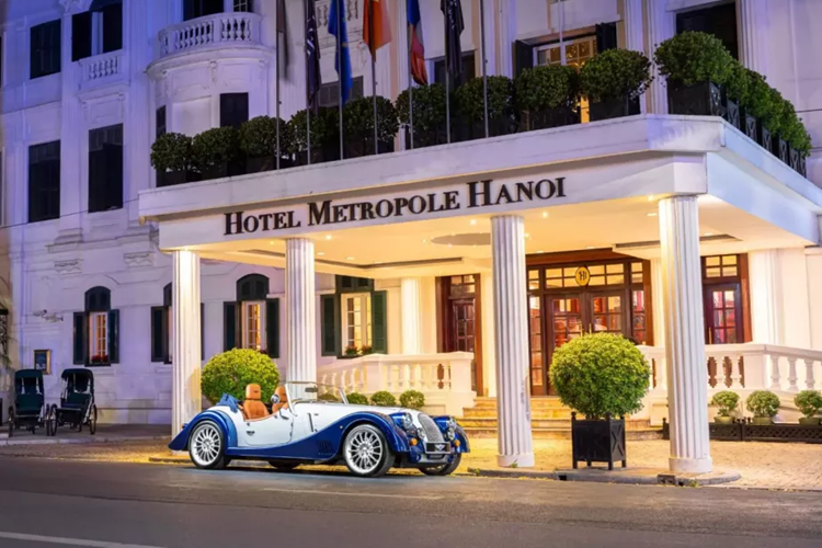 Cũng lâu rồi giới mê xe mới thấy ông Đặng Lê Nguyên Vũ tậu 2 xe Morgan liền một ngày. Vào năm 2023, chuyện này xảy ra bình thường, thậm chí có ngày chốt mua 3 xe gần 200 tỷ đồng. 2 chiếc xe Morgan được "Qua" Vũ mua sắm dịp cuối năm này chính là Plus Six và Plus Four.