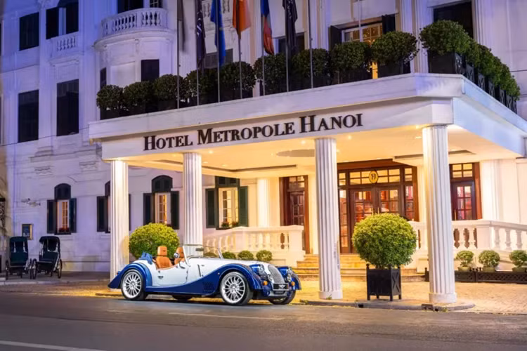 Cũng lâu rồi giới mê xe mới thấy ông Đặng Lê Nguyên Vũ tậu 2 xe Morgan liền một ngày. Vào năm 2023, chuyện này xảy ra bình thường, thậm chí có ngày chốt mua 3 xe gần 200 tỷ đồng. 2 chiếc xe Morgan được "Qua" Vũ mua sắm dịp cuối năm này chính là Plus Six và Plus Four.