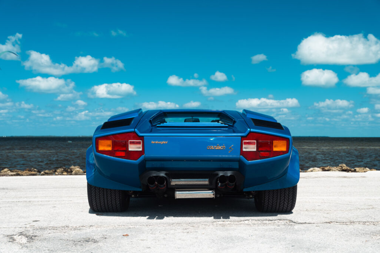 Đây là một trong 237 mẫu S và 105 phiên bản Series II của S và gần đây, chủ sở hữu đã chi 76.000 USD cho việc làm mới về mặt thẩm mỹ và chỉnh sửa, bảo dưỡng và thay thế các tính năng cơ khí và hiện chiếc xe này đang ở Miami, Mỹ.