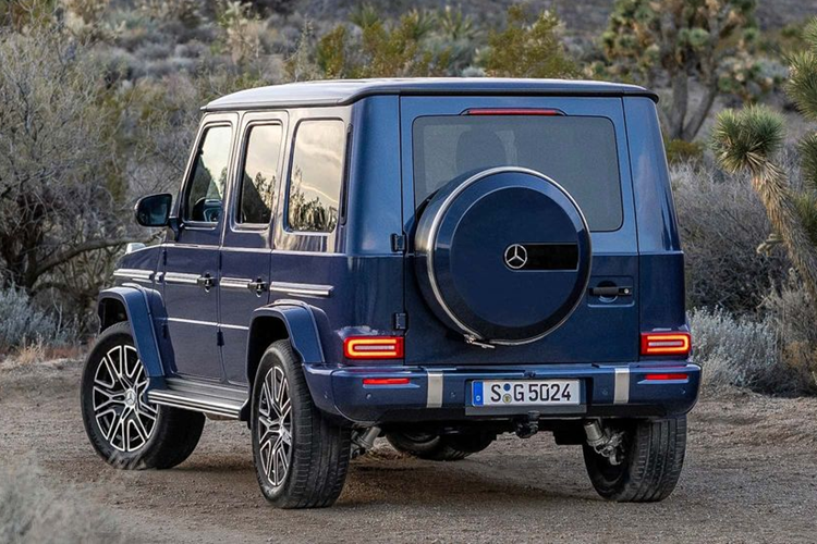 Tại Việt Nam, G-Class nằm trong số ít sản phẩm không phải siêu xe nhưng có thể được xếp "chung mâm" với siêu xe, cả về giá bán cũng như danh tiếng.