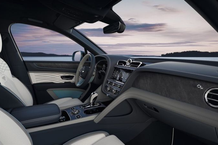 Thiết kế và màu sắc của chiếc xe này gợi nhớ tới vùng biển tuyệt đẹp của khu vực Bắc Âu và lối sống Lagom giản dị mà tinh tế. Chiếc Bentayga Trung Quốc là đại diện cho sự thanh bình và thư giãn thông qua sức mạnh của thiên nhiên. Xe có lớp sơn ngoại thất màu nâu Arabica đi kèm bộ mâm màu bạc Pale Brodgar.