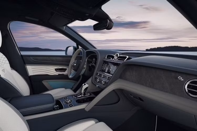 Thiết kế và màu sắc của chiếc xe này gợi nhớ tới vùng biển tuyệt đẹp của khu vực Bắc Âu và lối sống Lagom giản dị mà tinh tế. Chiếc Bentayga Trung Quốc là đại diện cho sự thanh bình và thư giãn thông qua sức mạnh của thiên nhiên. Xe có lớp sơn ngoại thất màu nâu Arabica đi kèm bộ mâm màu bạc Pale Brodgar.