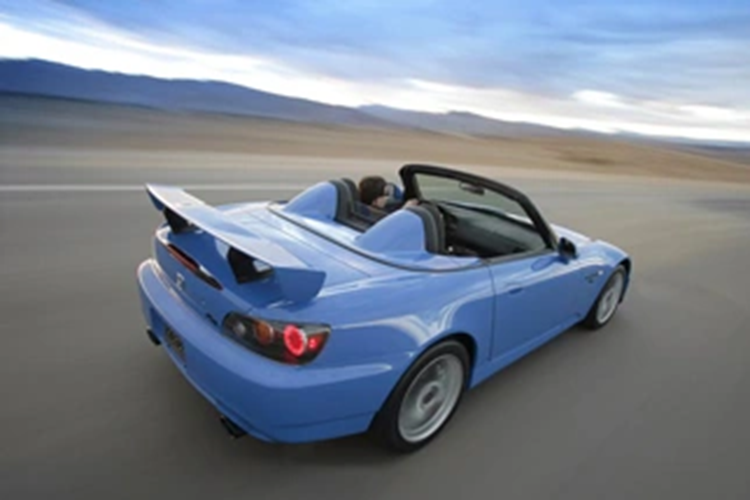 Giống như tất cả các mẫu S2000 CR khác, chiếc xe có thân xe được thiết kế riêng bao gồm mặt trước được cải tiến hoàn toàn với cản xe đặc biệt. Xe cũng có mui cứng màu đen có thể tháo rời, cánh gió sau cố định và bánh xe hợp kim 17 inch được bọc trong lốp Bridgestone Potenza RE070.