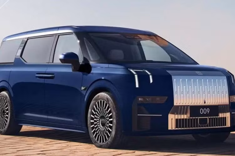 "Trái tim" của Zeekr 009 Grand là 2 mô-tơ điện có công suất tối đa 778 mã lực, cho phép xe tăng tốc từ 0-100 km/h trong thời gian chỉ 3,9 giây.