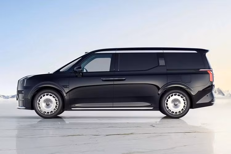 Tại thị trường Trung Quốc, giá xe Zeekr 009 Grand 2024 khởi điểm lên đến 789.000 Nhân dân tệ (khoảng 2,77 tỷ đồng). Với giá bán này, xe rẻ hơn những mẫu MPV hạng sang cỡ lớn như Lexus LM và Volvo EM90.