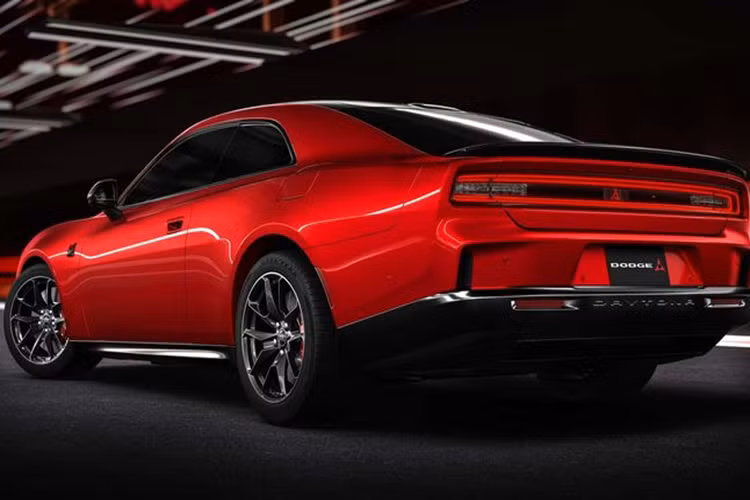 Xe cũng có ghế thể thao ở hàng trước, với các tùy chọn bọc vải, nhựa vinyl hoặc da Nappa cao cấp. Charger Daytona R/T và Scat Pack sẽ ra mắt vào mùa hè năm nay, mức giá xe Dodge Charger Daytona 2024 dự kiến khoảng 50.000 – 60.000 USD (khoảng 1,21 - 1,45 tỷ đồng).