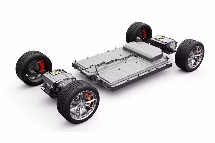 Đi kèm với đó là bộ sạc nhanh 350 kW có thể sạc đầy từ 20% đến 80% trong khoảng 27 phút. Dành cho những khách hàng đam mê tiếng “nẹt pô”, Charger Daytona được trang bị bộ “ống xả giả lập" Fratzonic Chambered của Dodge, giúp xe điện phát ra âm thanh lớn như một chiếc Hellcat.