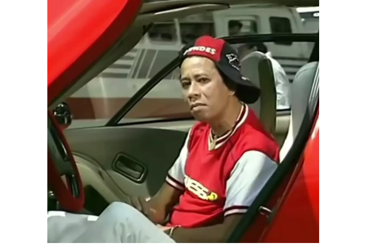 Sera ra mắt lần đầu tiên vào năm 1988 với tư cách là mẫu xe ý tưởng Toyota AXV-II ở dạng gần như sẵn sàng sản xuất và được chú ý nhờ mái che chủ yếu bằng kính và cửa bướm nghiêng lên và về phía trước khi mở.