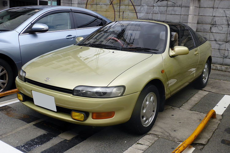 Giai đoạn III (tháng 6/1992 – tháng 12 năm 1995): 1.550 phiên bản cuối cùng của Sera đã được sản xuất, bao gồm nội thất màu xám với vải ghế có màu phụ để bổ sung cho màu ngoại thất, một số sửa đổi thành phần động cơ, dầm tác động bên trong cửa, túi khí tùy chọn (có thể được tự động đi kèm với ABS), dây đai an toàn phía sau ba điểm