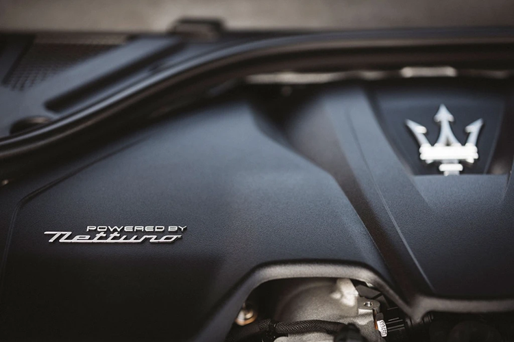 Cả 2 mẫu xe trên đều được trang bị động cơ V6 Nettuno Twin Turbo dung tích 3.0L, hiệu suất lần lượt là 490 mã lực/600 Nm và 550 mã lực/650 Nm.