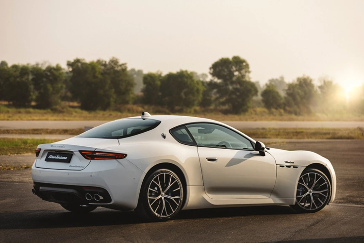 Mức giá xe Maserati GranTurismo Modena và Trofeo tại Thái Lan cao gấp 2,5 lần so với thị trường Mỹ. Tuy nhiên, GranTurismo Folgore lại có mức giá thấp nhất tại Thái Lan, trong khi đây là mẫu xe có giá khởi điểm cao nhất tại Mỹ, vốn lên đến 215.000 USD.