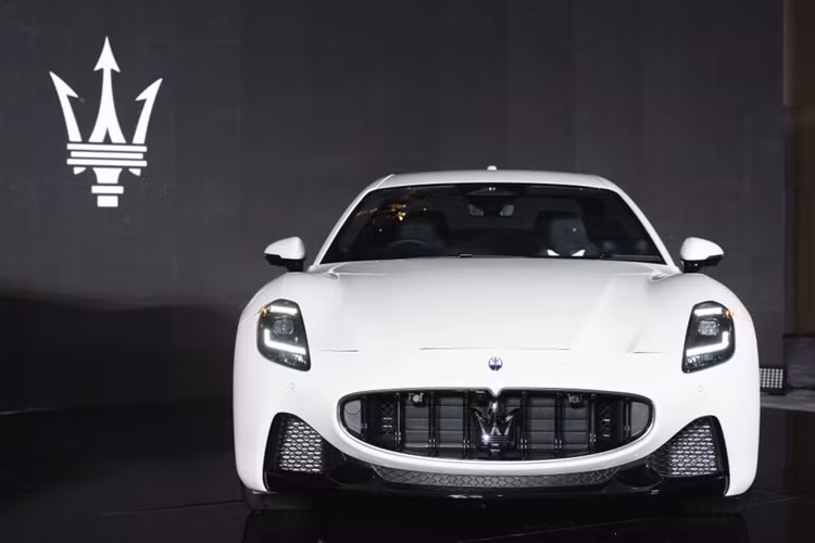 Xe được phân phối đầy đủ 3 phiên bản Modena, Trofeo và Folgore. Mức giá xe Maserati GranTurismo lần lượt 14,5 triệu baht, 16,9 triệu baht và 12,9 triệu baht, tương đương 403.000 USD, 470.000 USD và 360.000 USD.