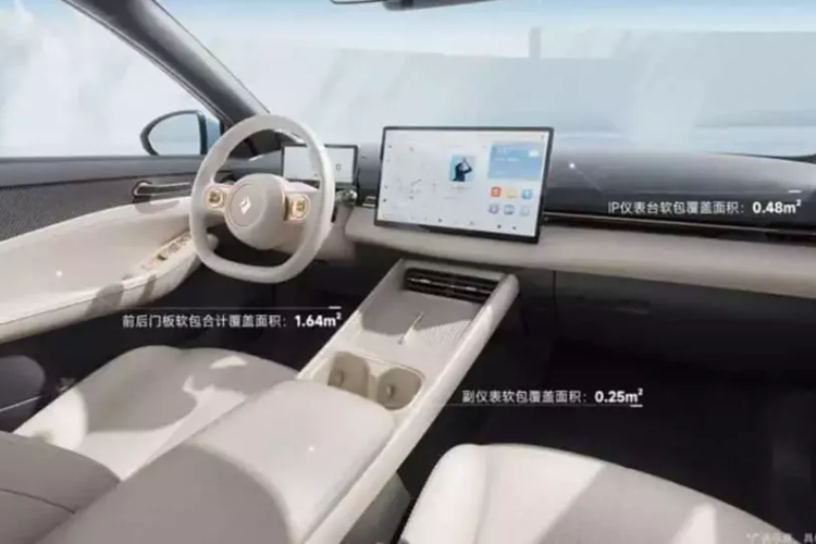 Thể tích cốp xe tiêu chuẩn là 567 lít, có thể mở rộng lên 1.570 lít sau khi gập hàng ghế sau xuống, tương tự như việc chứa năm chiếc vali 28 inch, hai chiếc vali 26 inch và hai chiếc vali 20 inch cùng một lúc.