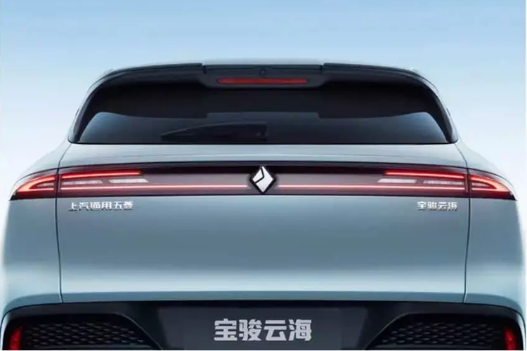 Biến thể plug-in hybrid của Baojun Yunhai sẽ được cung cấp năng lượng bởi hệ thống hybrid Wuling Lingxi bao gồm động cơ 1,5 lít 78kW (105 mã lực) và một động cơ điện, kết hợp với bộ pin có dung lượng 9,5 kWh và 20,5 kWh, tương ứng với hai phạm vi chạy hoàn toàn bằng điện là 45 km và 100 km.