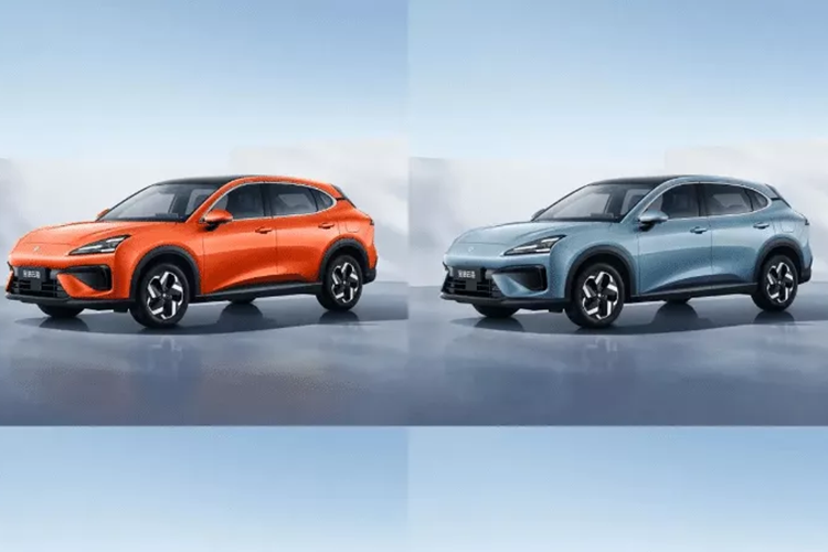 SUV điện Baojun Yunhai 2025 sở hữu ngoại thất với lưới tản nhiệt phía trước khép kín được trang bị camera và đèn pha ba biểu ngữ, kết hợp với thiết kế hình miệng dưới. Baojun Yunhai chạy trên vành bánh xe hình cánh hoa 18 inch, kết hợp với tay nắm cửa truyền thống, không phải dạng ẩn như các mẫu xe điện, hybrid ngày nay.