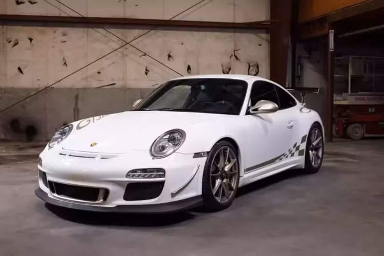 Đã có rất nhiều mẫu xe Porsche 911 GT3 RS huyền thoại tuyệt vời được chế tạo trong nhiều năm qua nên thật khó để chọn ra một mẫu xe tuyệt vời nhất trong số chúng.