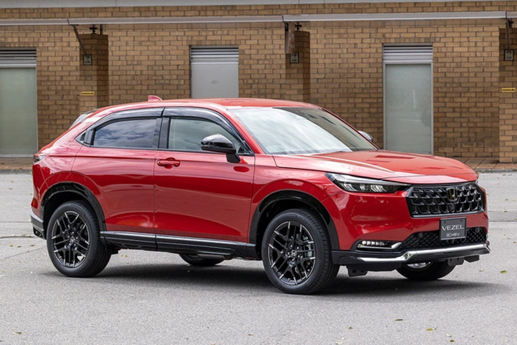 Hiện tại, CUV/SUV cỡ B đang là phân khúc sôi động và có sự cạnh tranh nhất thị trường với hàng loạt sản phẩm mới ra mắt như Mitsubishi X-Force hay Lynk &amp; Co 06. Bên cạnh đó là những mẫu xe đã khẳng định được vị thế trong lòng người tiêu dùng như Hyundai Creta hay Kia Seltos.