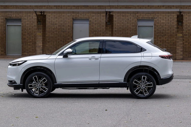 Honda HR-V 2024 được nâng cấp gói công nghệ an toàn chủ động Honda Sensing với 3 tính năng mới là hỗ trợ lái khi tắc đường Traffic Jam Assist, đèn pha thích ứng và giảm thiểu thiệt hại khi đạp nhầm chân ga.