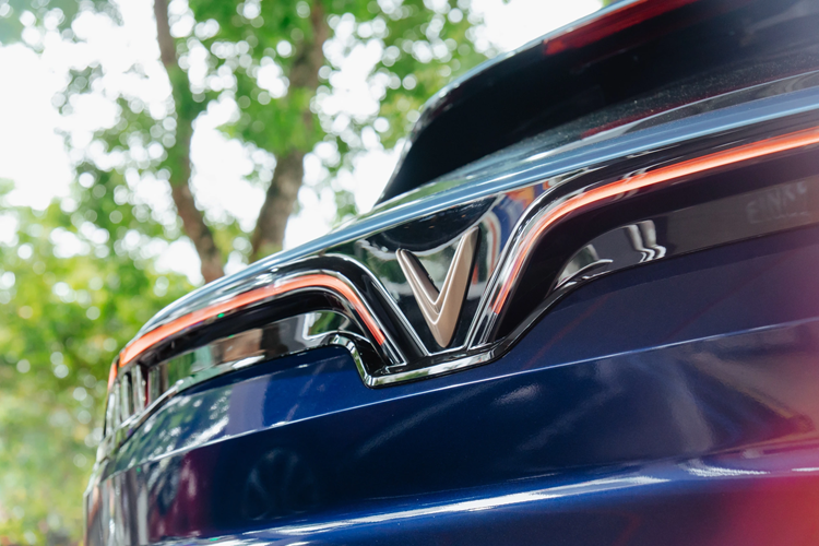 Để được hưởng trọn vẹn các ưu đãi nêu trên, khách hàng mua xe VF8 LUX cần cam kết không sử dụng xe để kinh doanh dịch vụ.